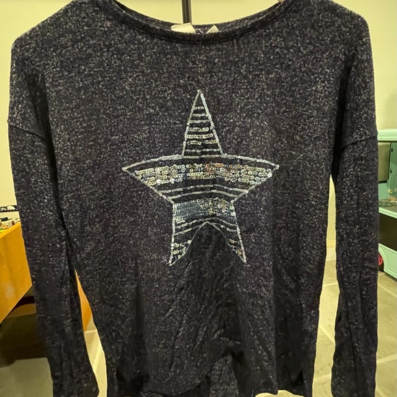 3 Gap shirts